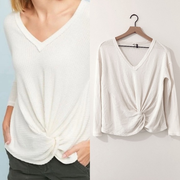 Anthropologie Tops - Anthropologie Akemi & Kin waffle knit shirt in cream with V-neck XS, long sleeve
